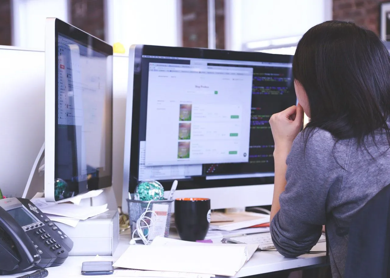 2-working-woman-person-technology