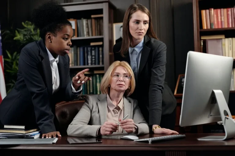 lawyers-768×512