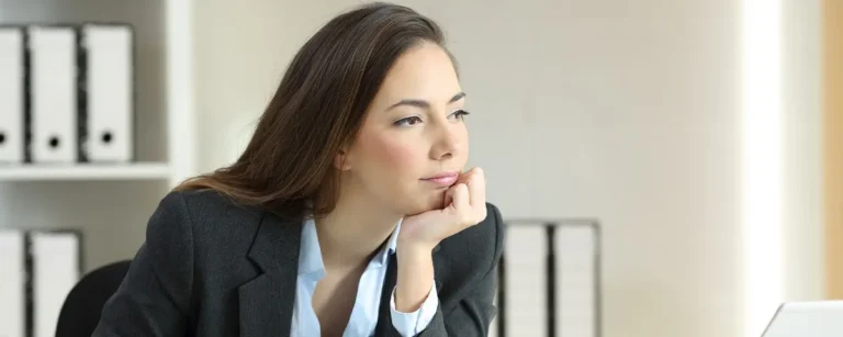 productive-in-the-workplace-distraction-768×307