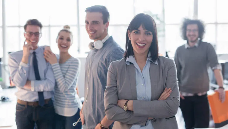 employees-in-office-768×436